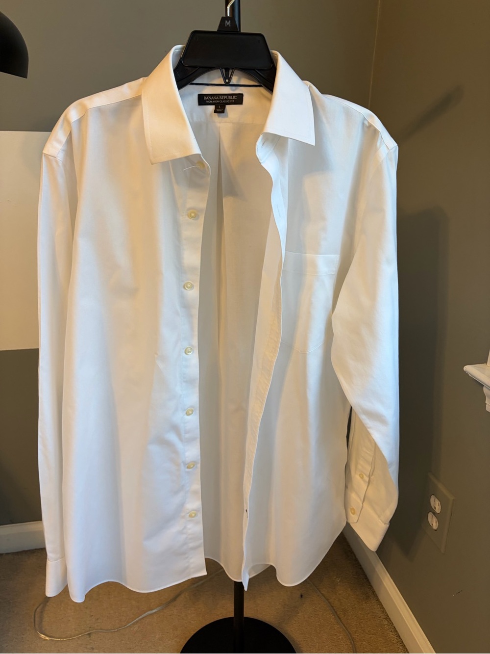 Banana Republic Men’s White Dress Shirt - Spread Collar